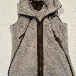 Kuhl women’s fleece style vest - great condition
